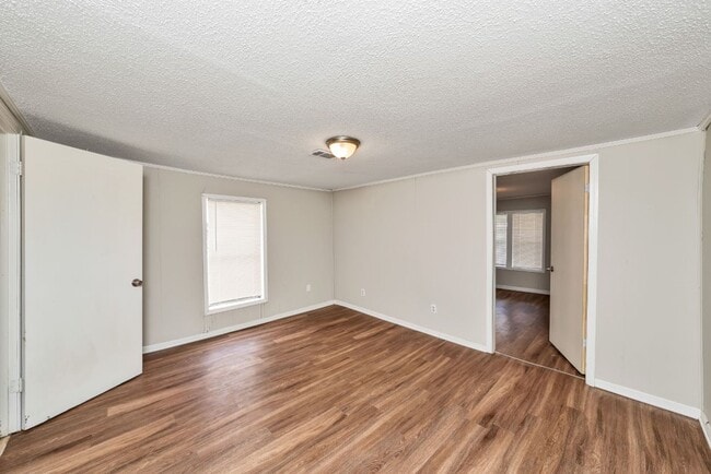 Building Photo - Limited-Time Promo! Get $250 OFF Your First Month's Rent! Renovated 3BR/2BA Tuscaloosa Gem with L...