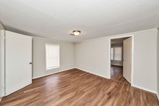 Building Photo - Renovated 3BR/2BA Tuscaloosa Gem with Luxu...