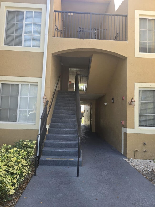 Building Photo - 7970 N Nob Hill Rd