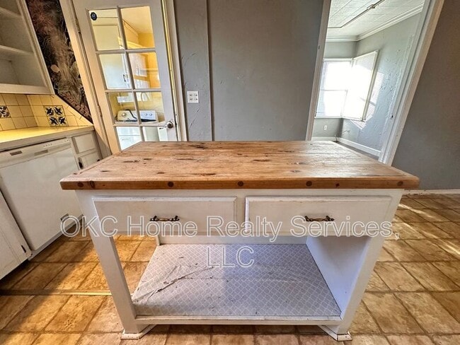 Building Photo - 2144 NW 36th St