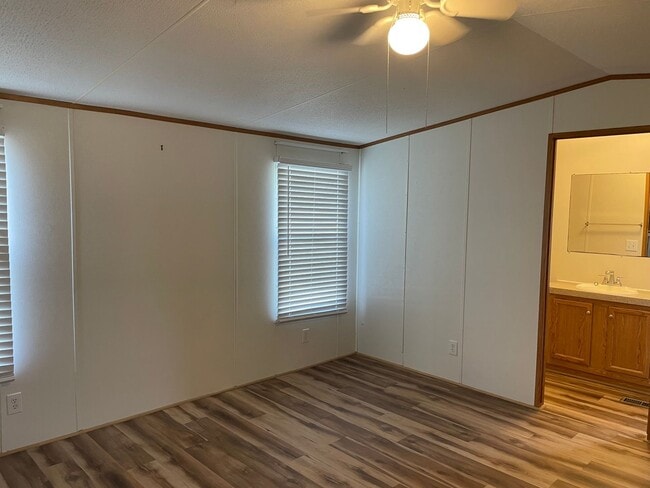 Building Photo - 809 Magnolia Dr