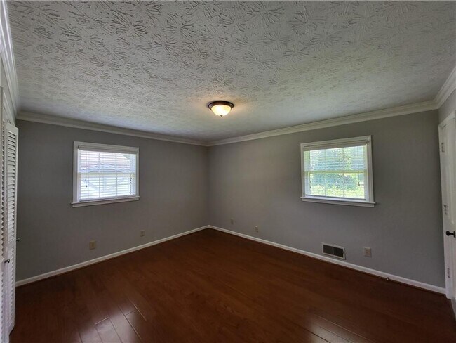 Building Photo - 4548 Shallowford Rd