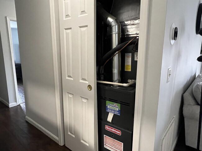 Building Photo - 690 S Porter St