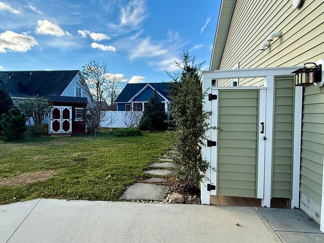 Building Photo - Impeccably maintained, custom-built home located in the sought-after Bay Breeze Estates community.