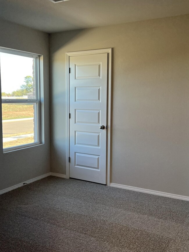 Building Photo - 561 SE 3rd Ter