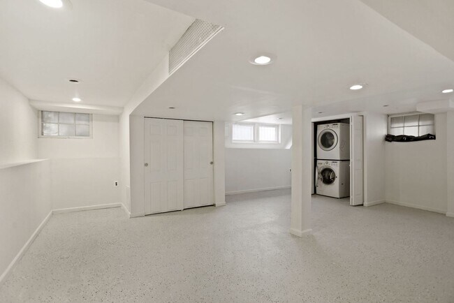 Building Photo - Stunning 3BR/2.5BA Home in Brookland – Available Now!