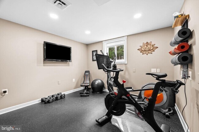 Building Photo - 6 Hounds Hollow Ct