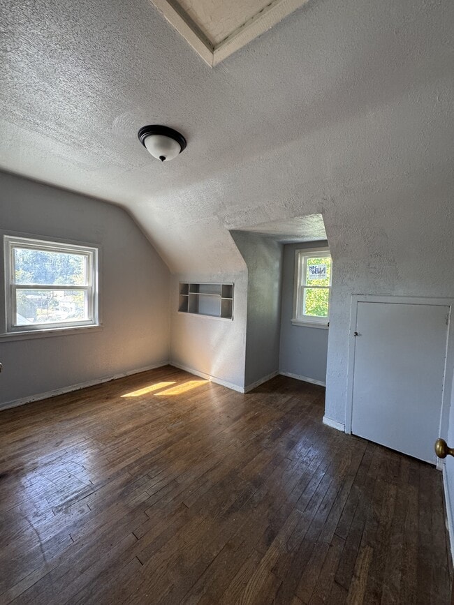 Building Photo - 1226 Cloverfield Dr