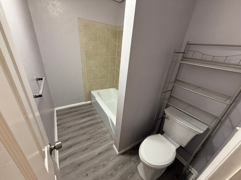 Building Photo - 125 Charmony Frontage Rd