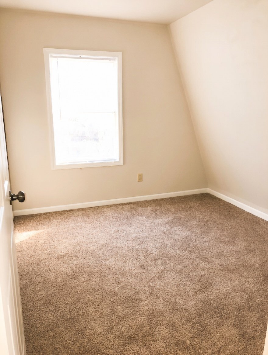 Building Photo - 305 S Van Buren St