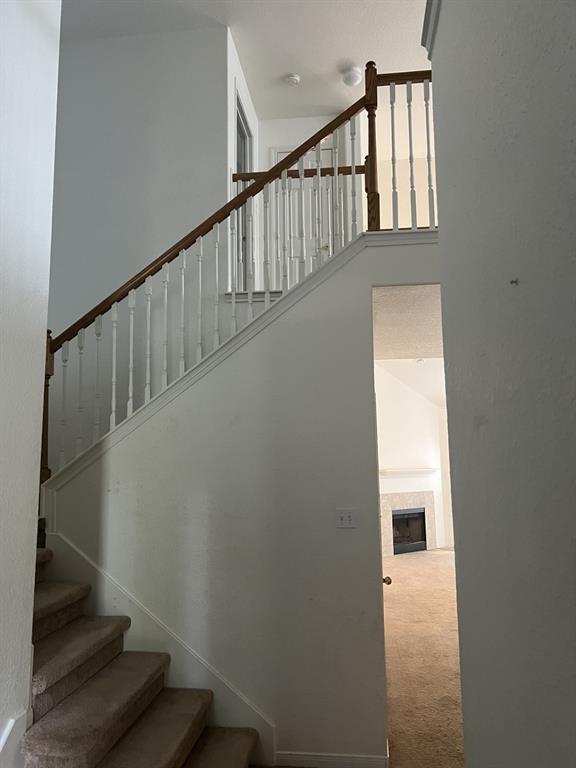 Building Photo - 13433 Hidden Valley Dr