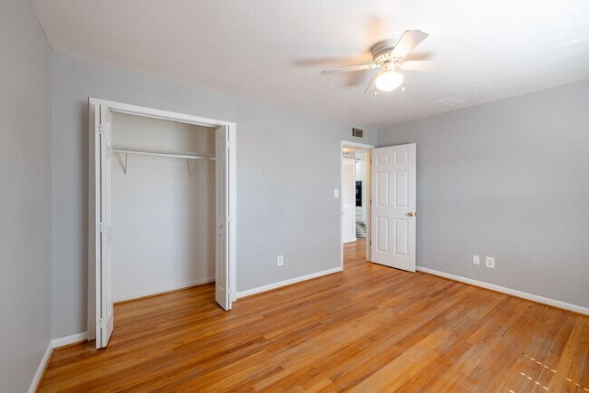 Building Photo - Peachtree Hills Court, 2-bedroom Atlanta a...