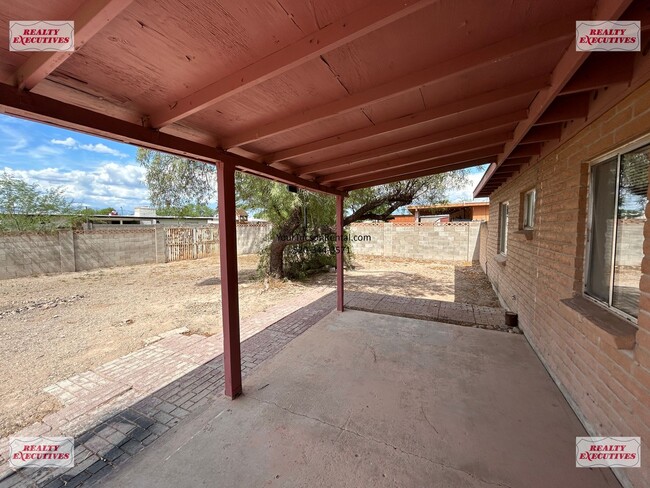 Building Photo - Tucson Blvd & Irvington Rd area - 4 Bedroo...
