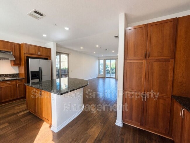 Building Photo - 84 Palos Verdes Blvd