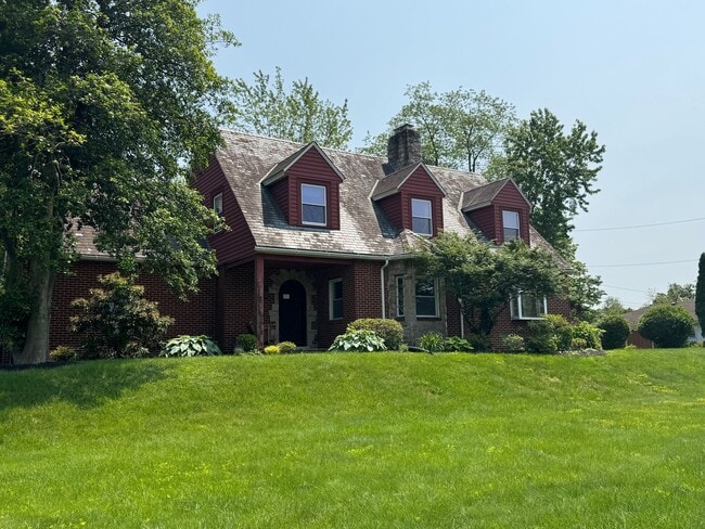 Building Photo - Lansdale Charming 4 Bedroom Cape Cod with ...