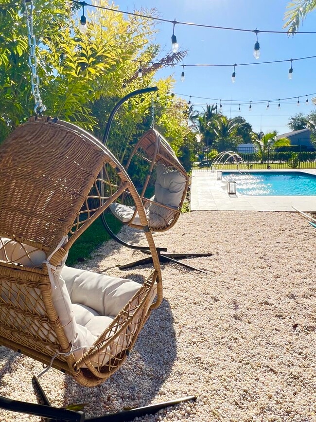 Building Photo - 9 W Riverside Dr