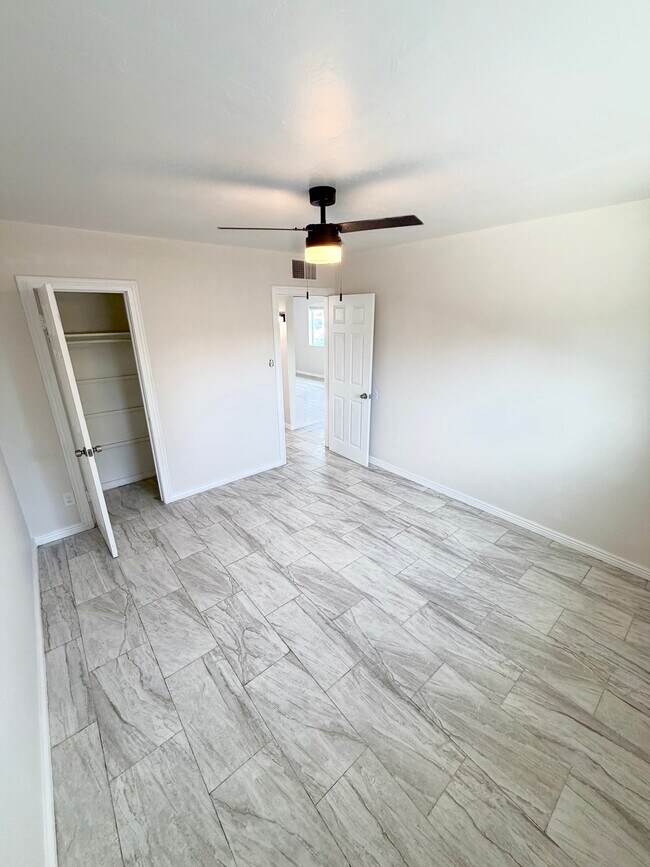 Building Photo - 8102 N 30th Dr