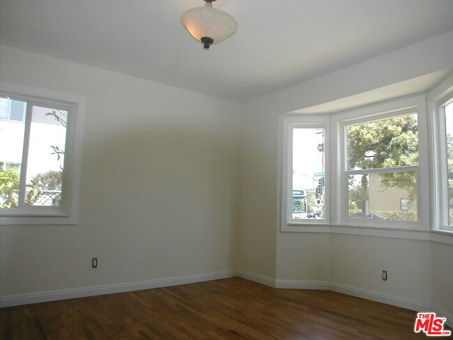 Building Photo - 2221 Ocean Park Blvd