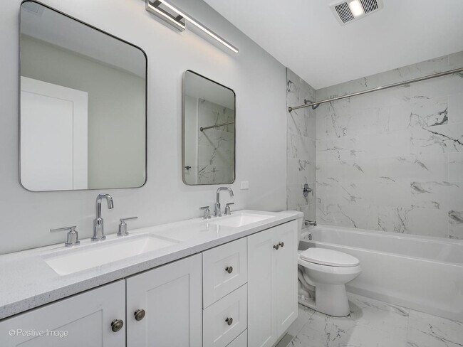 Building Photo - 3948 S Indiana Ave