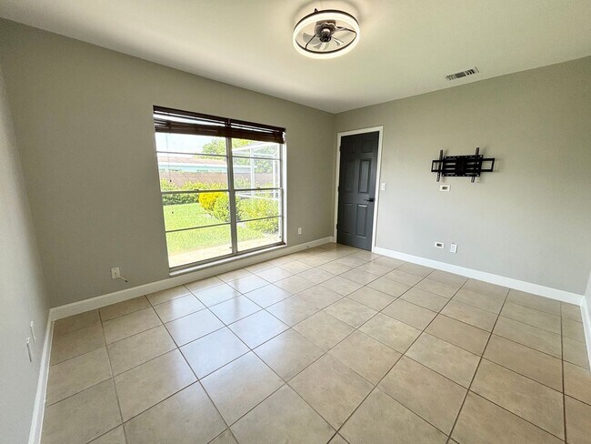 Building Photo - Newly Remodeled 3/2 with Pool