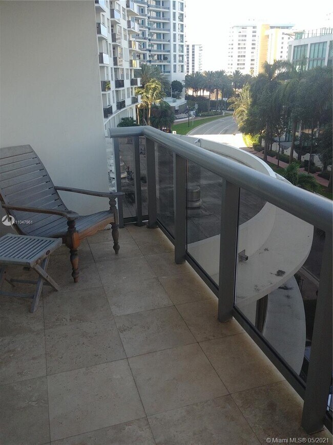 Building Photo - 6039 Collins Ave