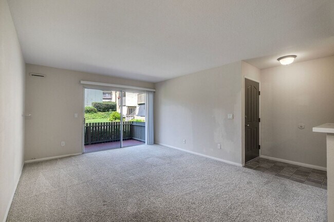 Building Photo - 432 Edgehill Ln