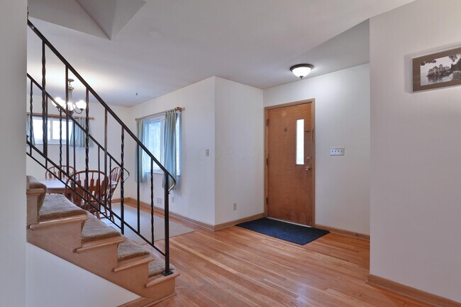 Building Photo - 714 Island Ct