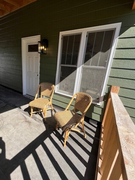 Porch - 1389 E 43rd St