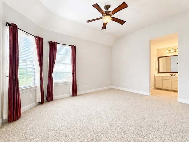 Building Photo - 7304 Meadow Glen Dr