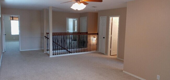 Building Photo - 213 Sophia Cir