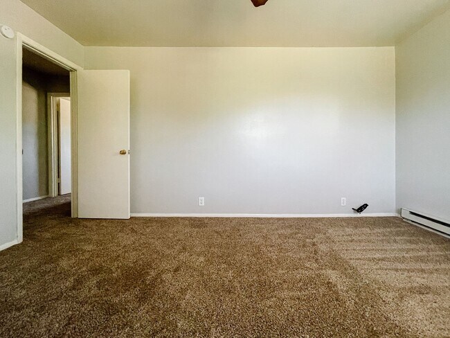 Building Photo - 8200 & 8202 W Butternut Rd