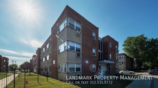 Building Photo - 2401 W Balmoral Ave