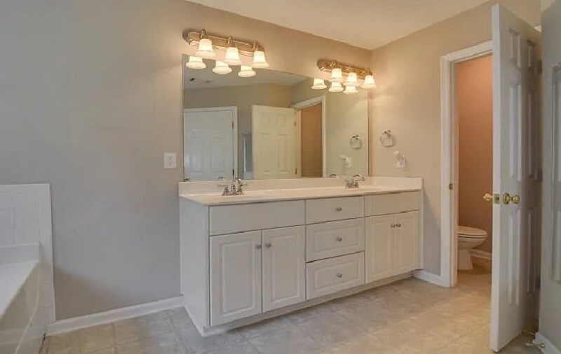 Building Photo - 3013 Parkridge Dr