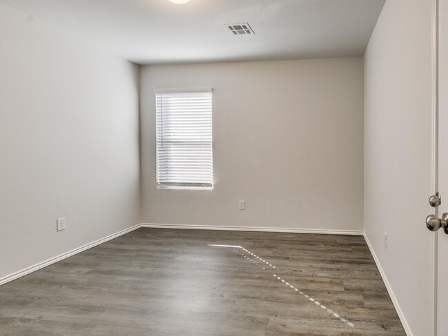Building Photo - NOW PRE-LEASING — Low-Maintenance Living ? 3BR | 2BA Duplex in Redstone Ranch