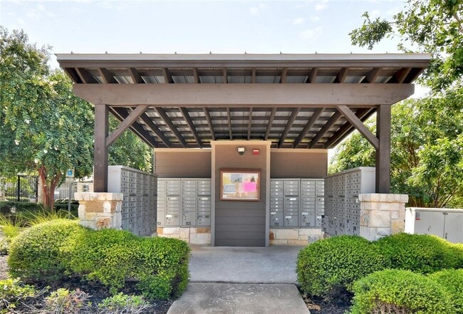 Building Photo - 3101 Davis Ln
