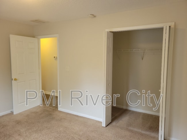 Building Photo - 1390 Old Middleburg Rd N