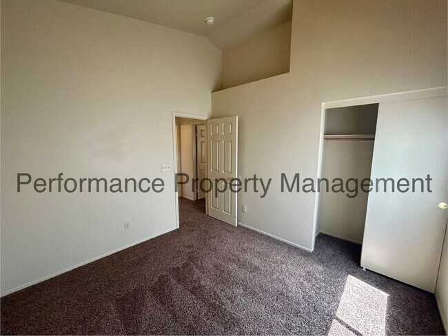 Building Photo - Stunning 4 Bed/3 Bath Condo in Silver Cree...