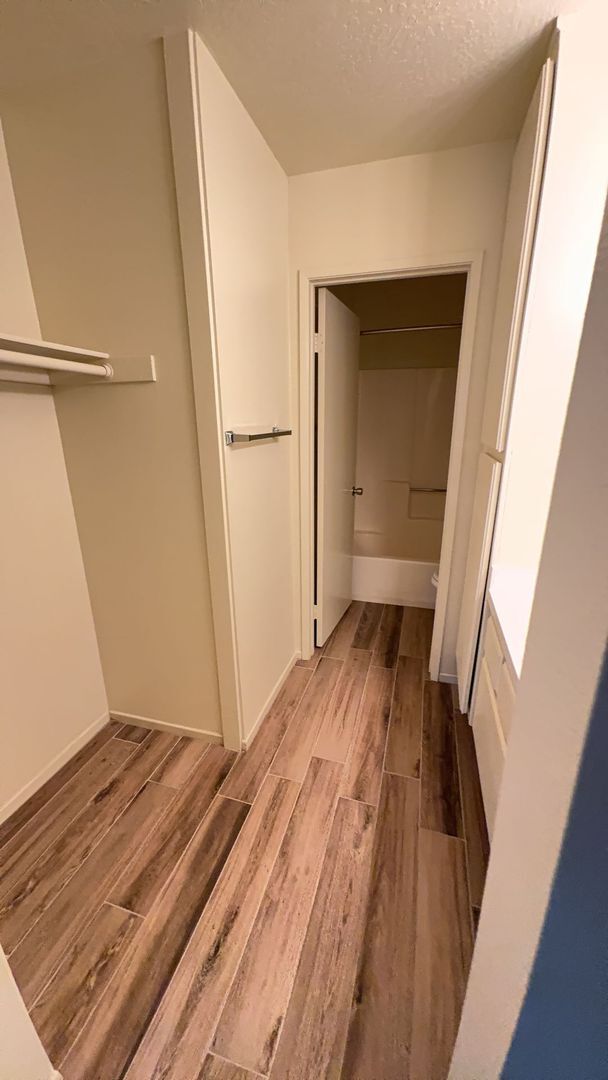Building Photo - SUPER CUTE 1 BEDROOM SEQUOIA VILLAS APARTMENTS