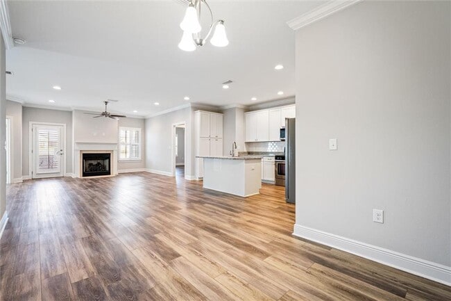 Building Photo - 1203 Holmes Ave