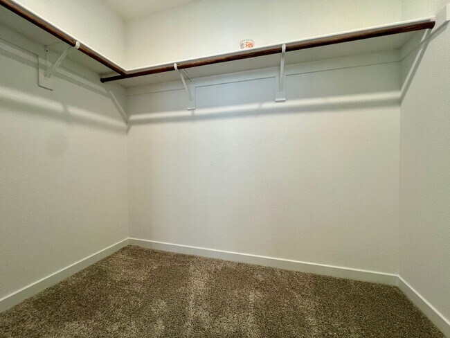Building Photo - Beautiful Newer 4 Bedroom Home in Cadence with Large Loft