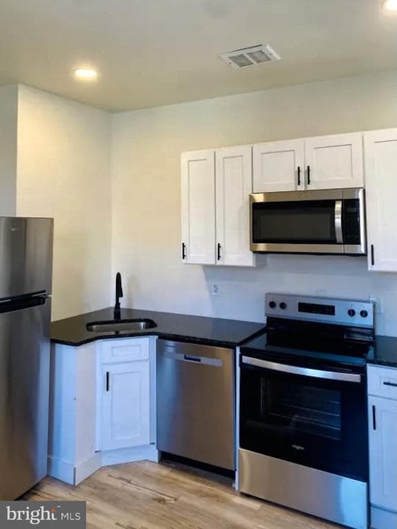 Building Photo - 11 E Walnut St