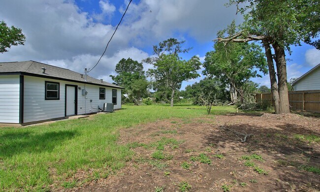 Building Photo - 2 bed / 1 bath home in Waller County. Move...