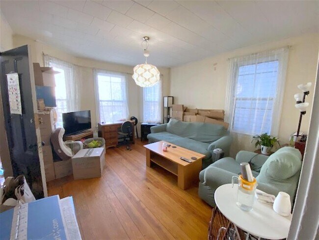 Primary Photo - 62 Eustis St