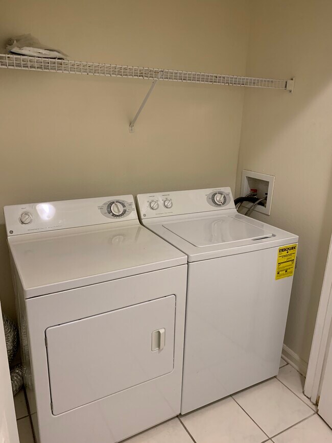 Laundry Room - 10550 Baymeadows Rd