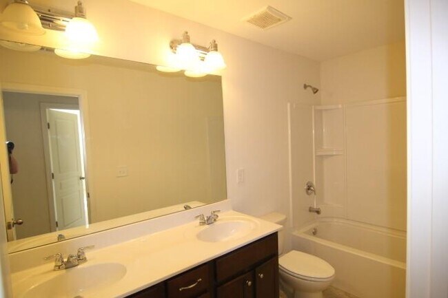 Building Photo - 8305 Harlond Way