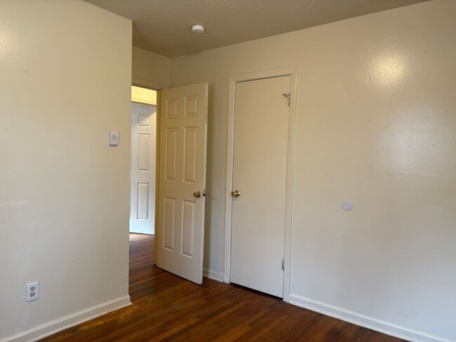 Building Photo - COMING SOON - 3 Bedroom, 1 Bathroom House in High Point!