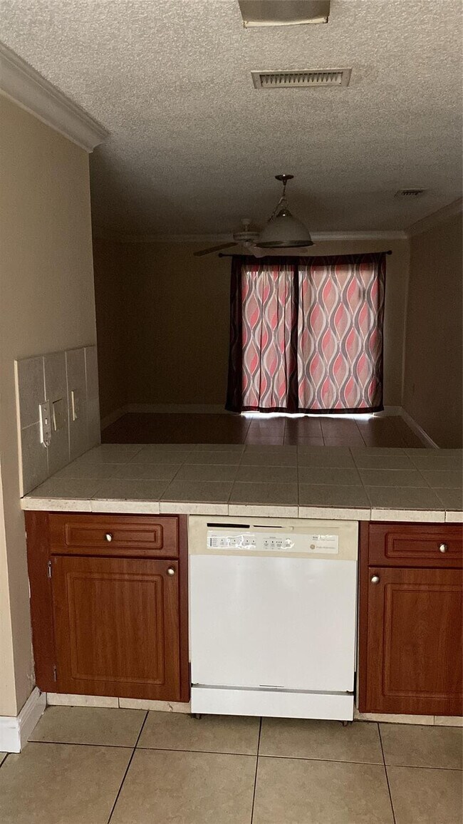 Building Photo - 8105 SW 21st Ct