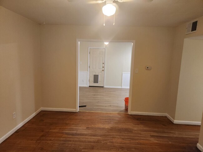 Building Photo - 615 S 1st St