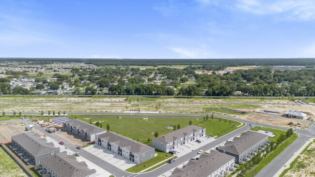 Building Photo - "Spacious 3-Bedroom Townhouse in Ocala wit...