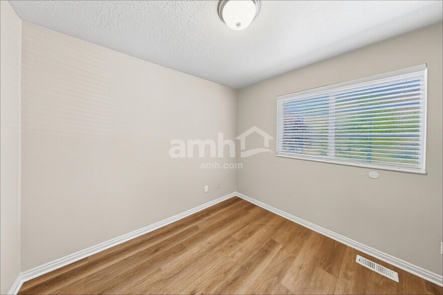 Building Photo - 272 S 590 W